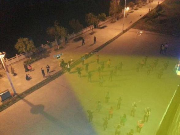 定向揚聲器在戶外使用示意圖